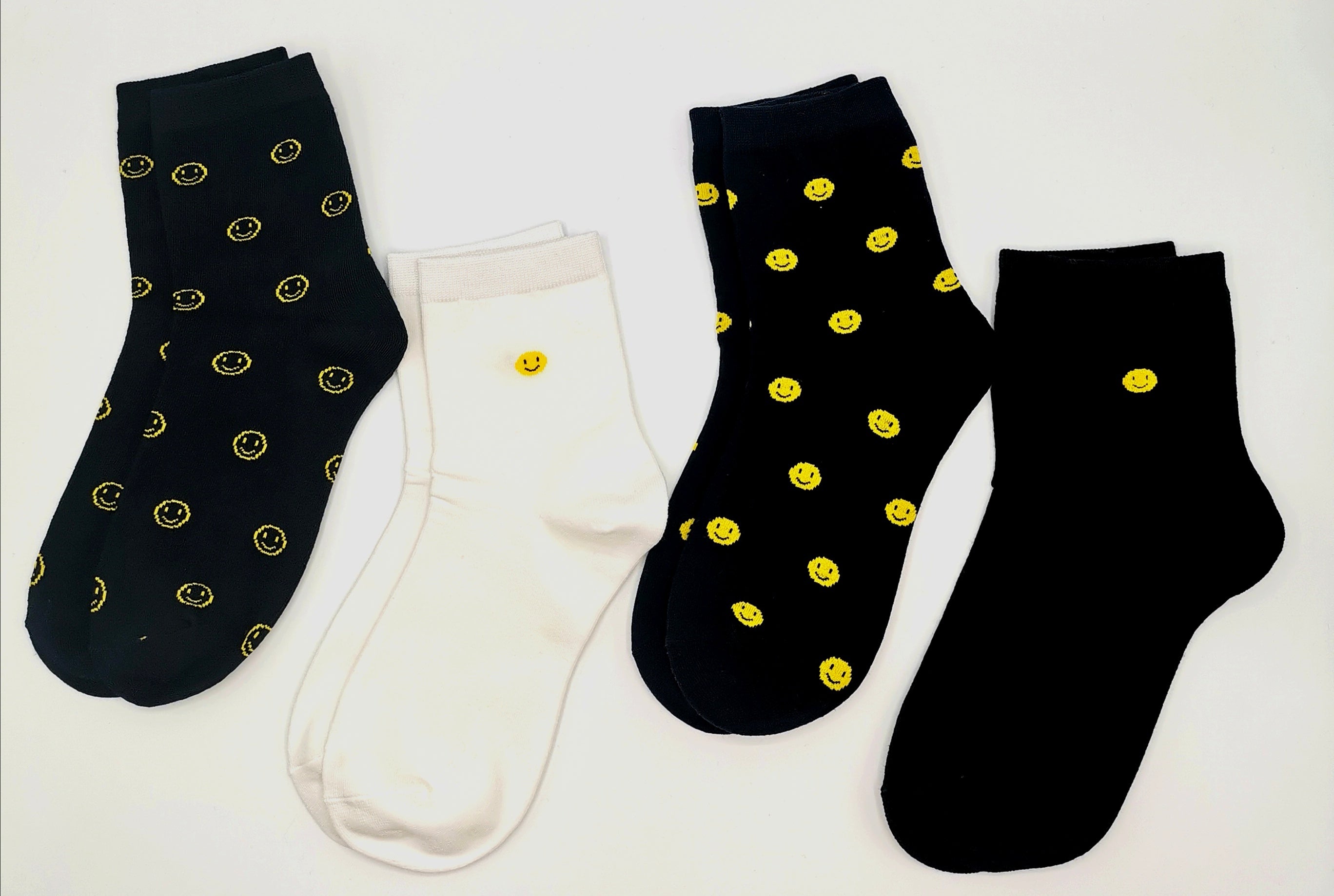 4 Paar lustige Emoji Socken mit Smiley Stickerei Freizeitsocken